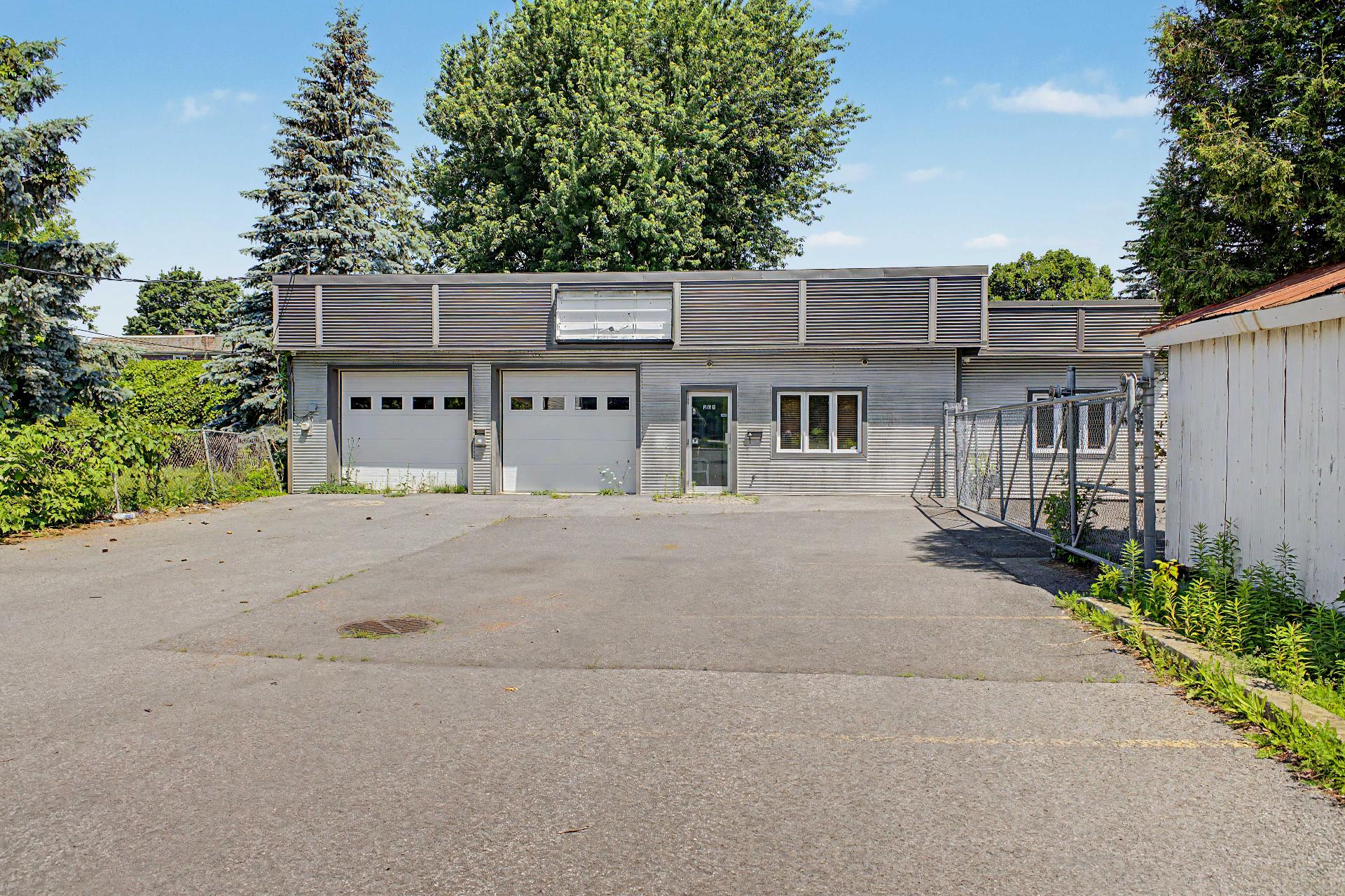205, Boul. St-Joseph